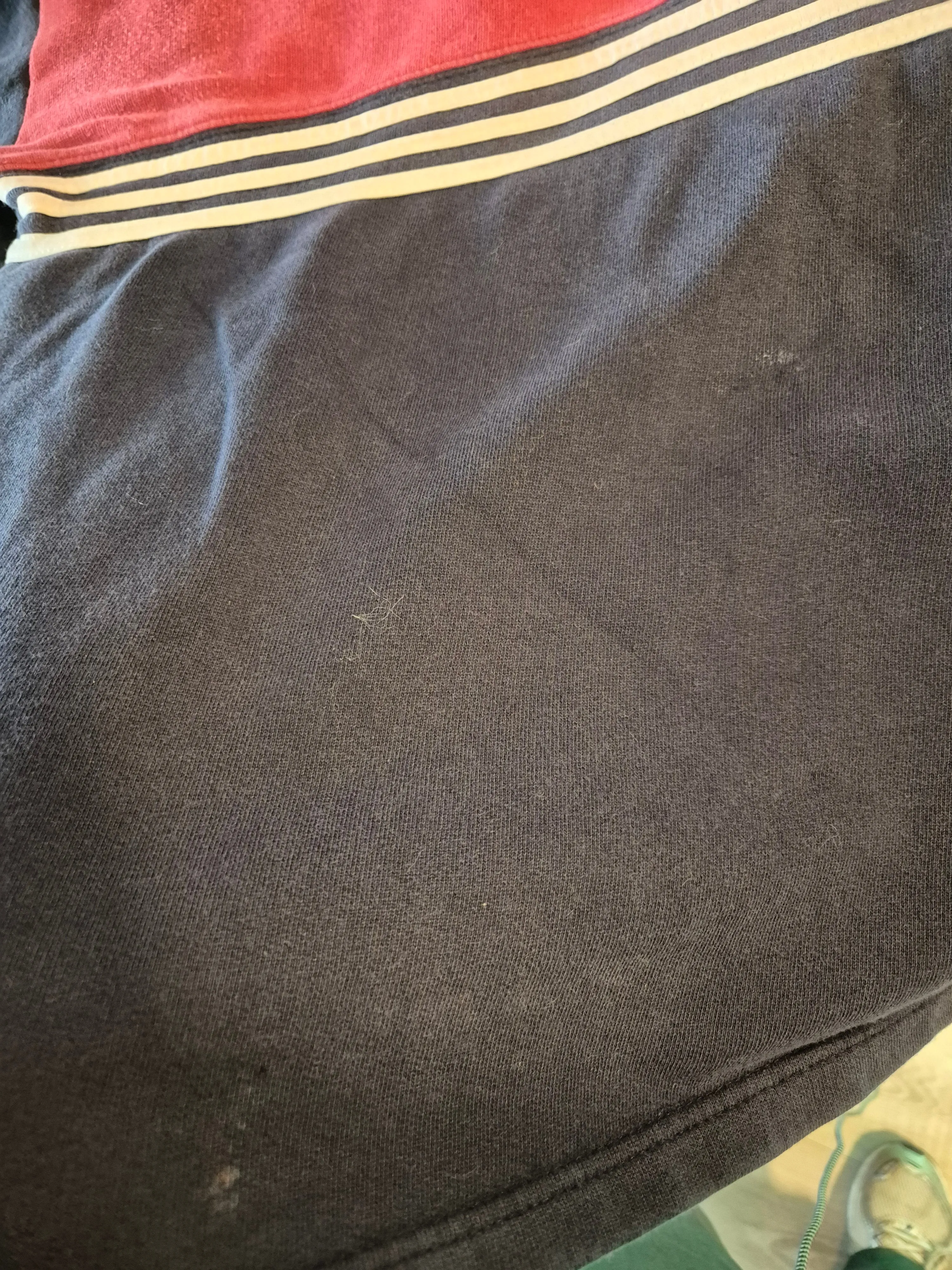 Adidas 90s chest logo sweater maat M