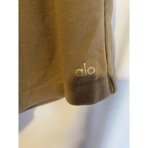 Alo Yoga Zippered Pockets Elastic Waist Shorts Size M Beige