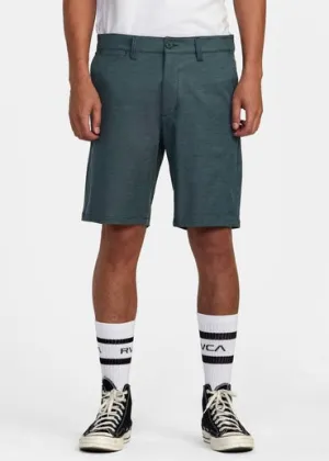 Back In Hybrid Shorts 19" in Hunter