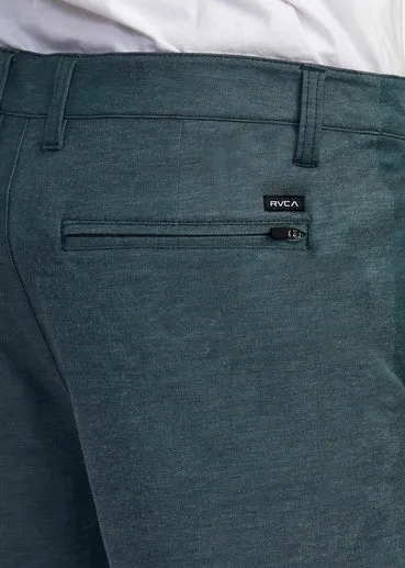 Back In Hybrid Shorts 19" in Hunter
