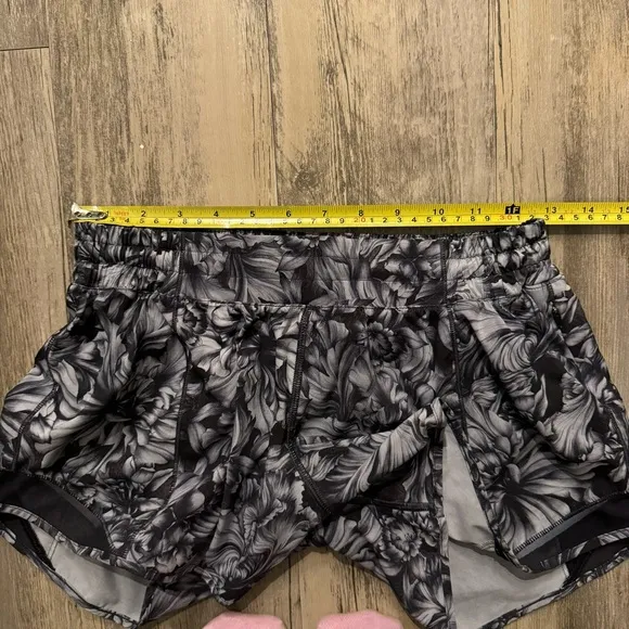 Black Floral Lululemon Hotty Hot Short II *Long 4&quot;