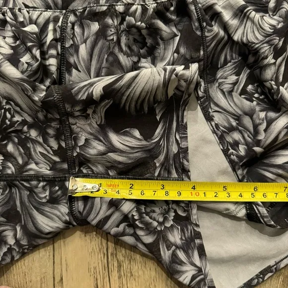 Black Floral Lululemon Hotty Hot Short II *Long 4&quot;