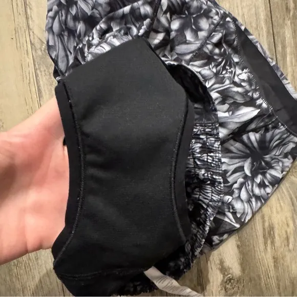 Black Floral Lululemon Hotty Hot Short II *Long 4&quot;