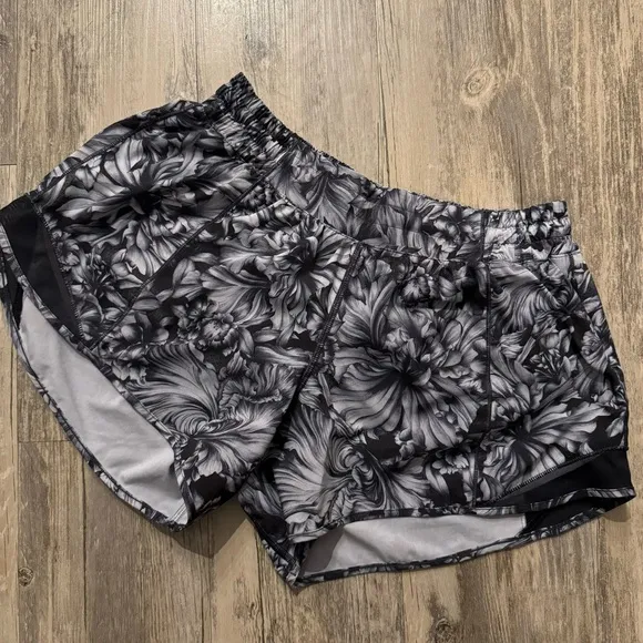Black Floral Lululemon Hotty Hot Short II *Long 4&quot;