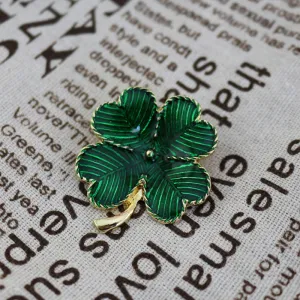 College Style Alloy Electroplating Green Four-leaf Clover Brooch