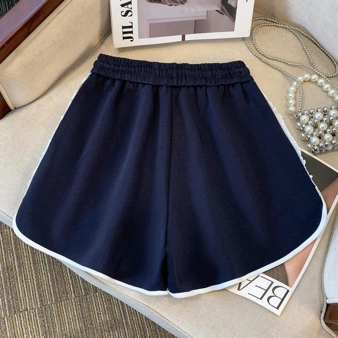 Comfortable Elastic-waisted Legging Shorts with Contrast Trim