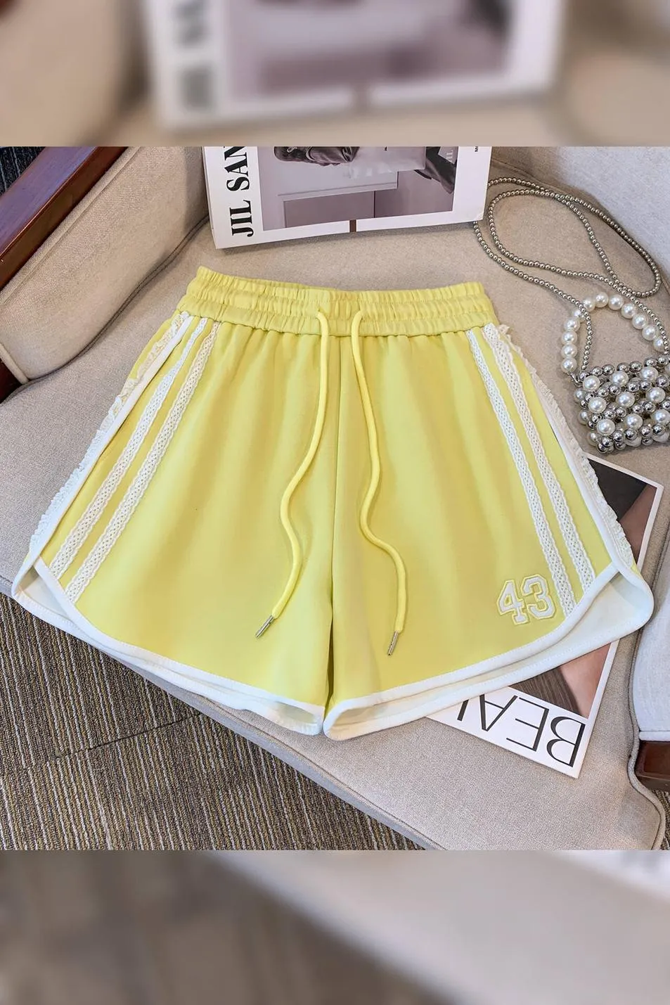 Comfortable Elastic-waisted Legging Shorts with Contrast Trim