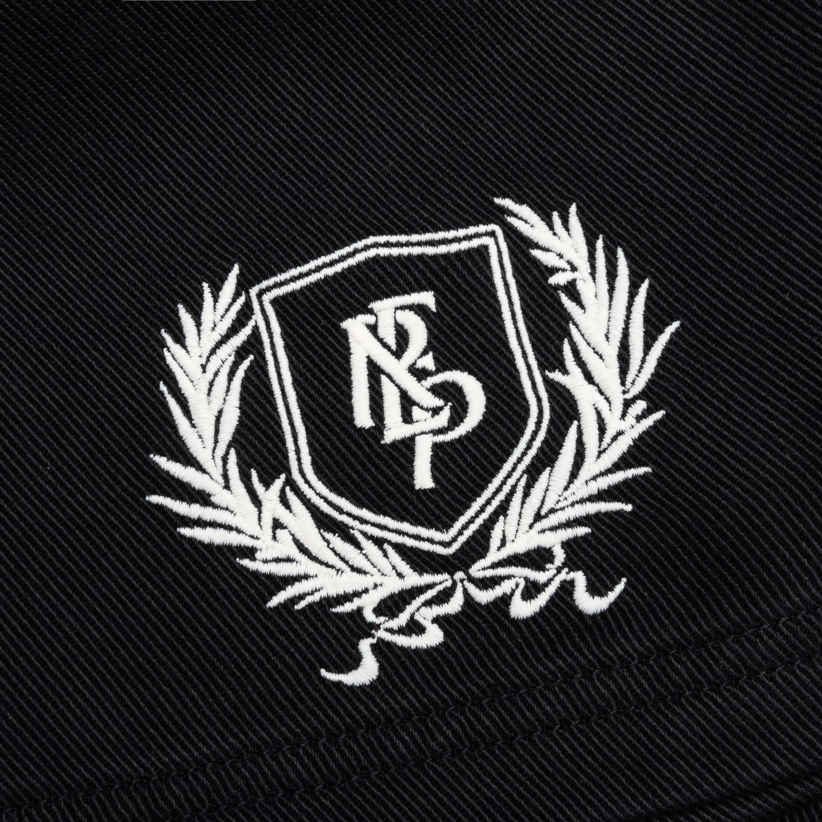 Crest Short - Jet Black