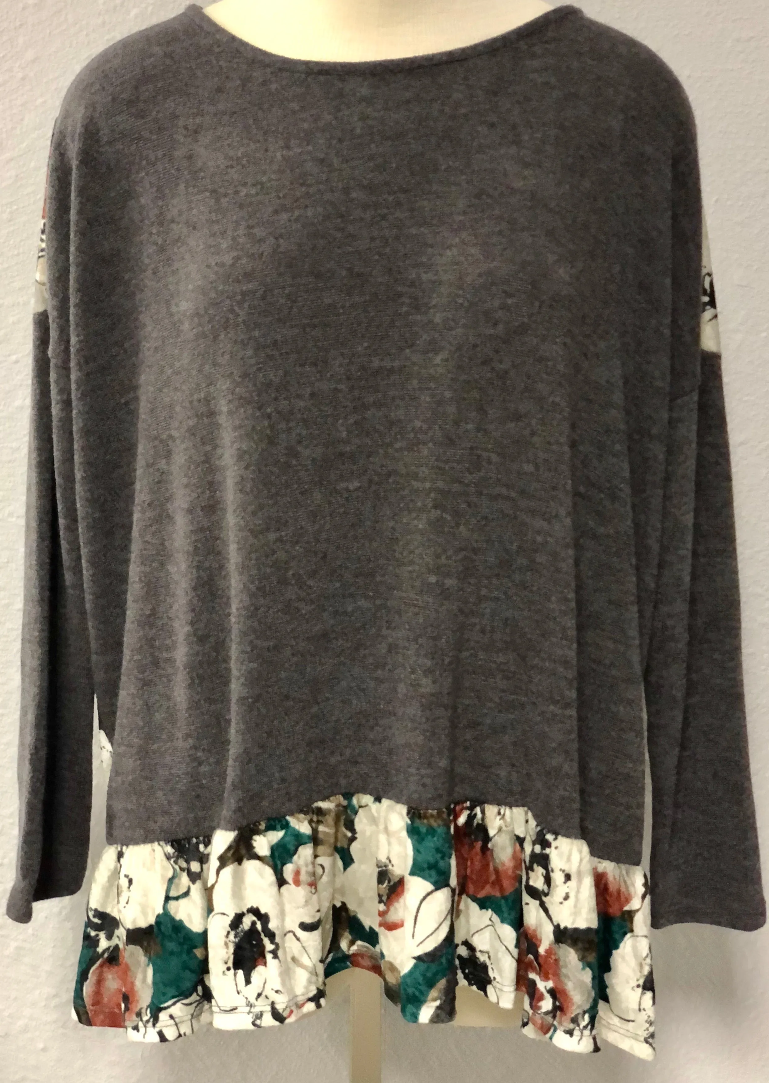 FLORAL BACK SWEATER