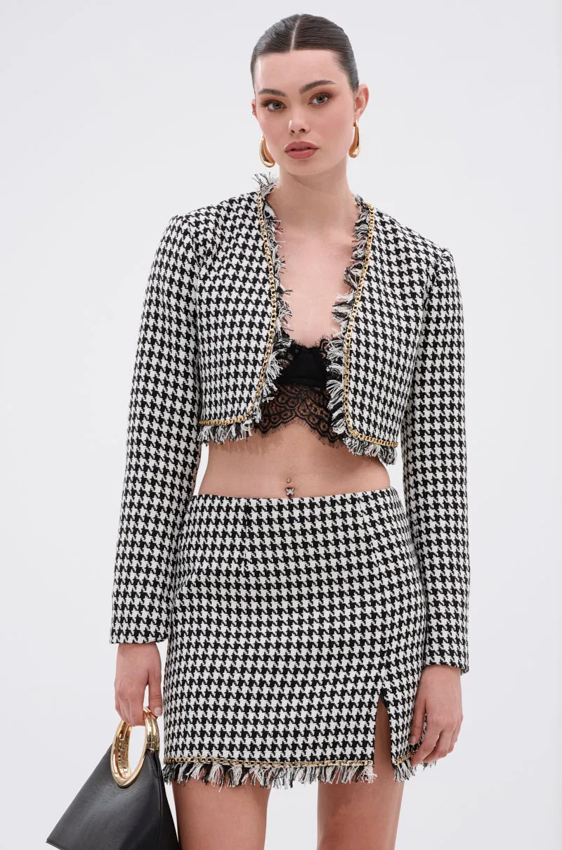 INVITE ONLY CHAIN TRIM BLAZER