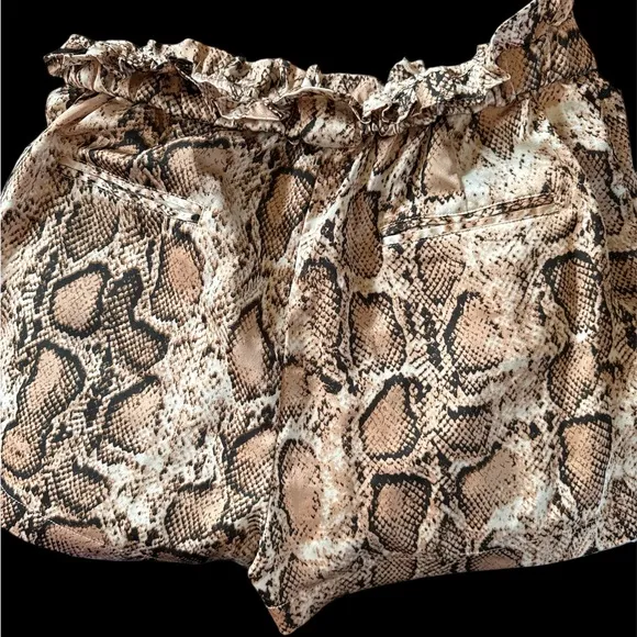 L'Academie Cream and Brown High Waist Shorts