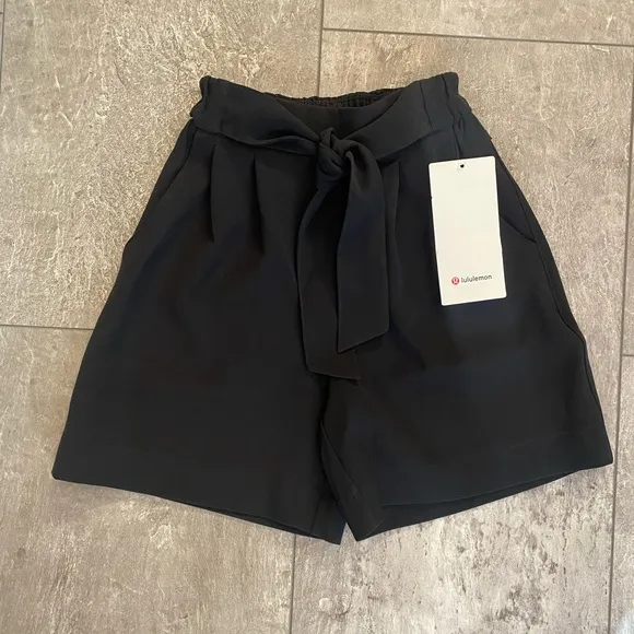 LULULEMON Noir Shorts 5.5” Black tie waist High Rise Size 0 NWT