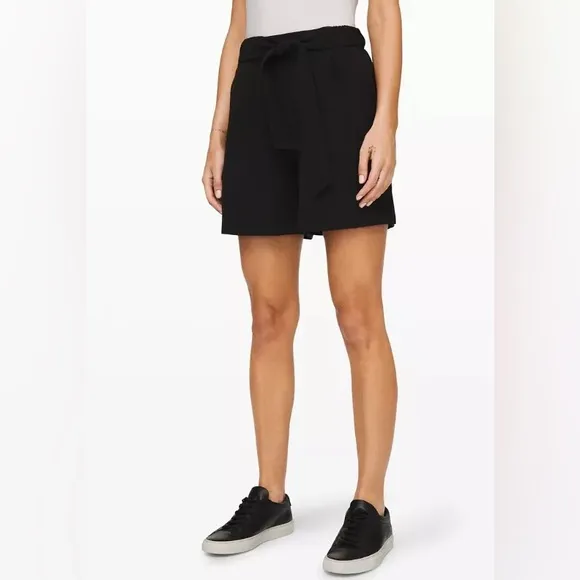 LULULEMON Noir Shorts 5.5” Black tie waist High Rise Size 0 NWT