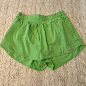 Lululemon Womens Size 6 Hotty Hot Lined Short 4” Scream Green Light