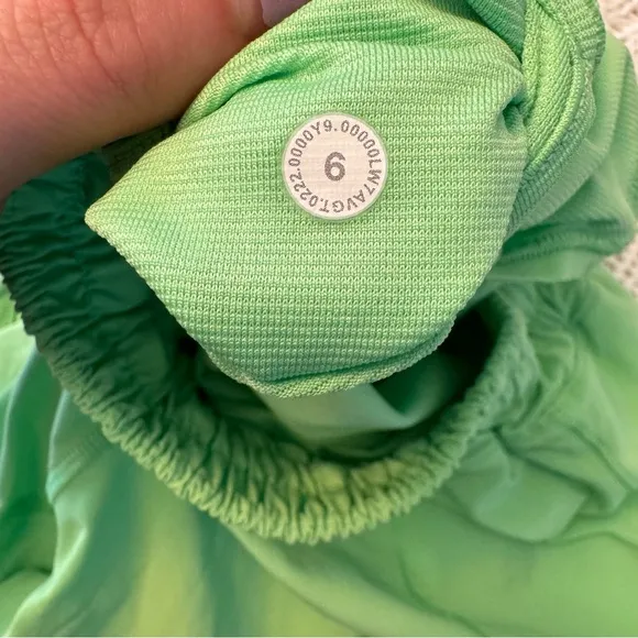 Lululemon Womens Size 6 Hotty Hot Lined Short 4” Scream Green Light