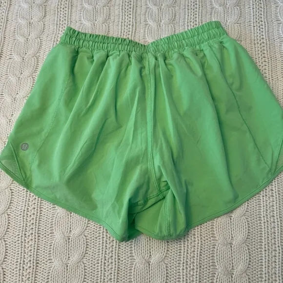 Lululemon Womens Size 6 Hotty Hot Lined Short 4” Scream Green Light