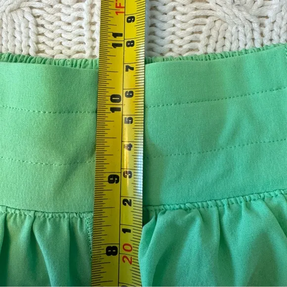 Lululemon Womens Size 6 Hotty Hot Lined Short 4” Scream Green Light
