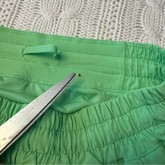 Lululemon Womens Size 6 Hotty Hot Lined Short 4” Scream Green Light