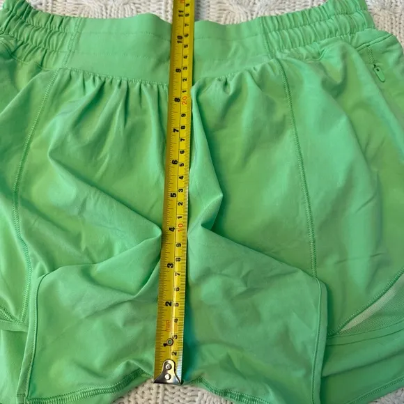 Lululemon Womens Size 6 Hotty Hot Lined Short 4” Scream Green Light