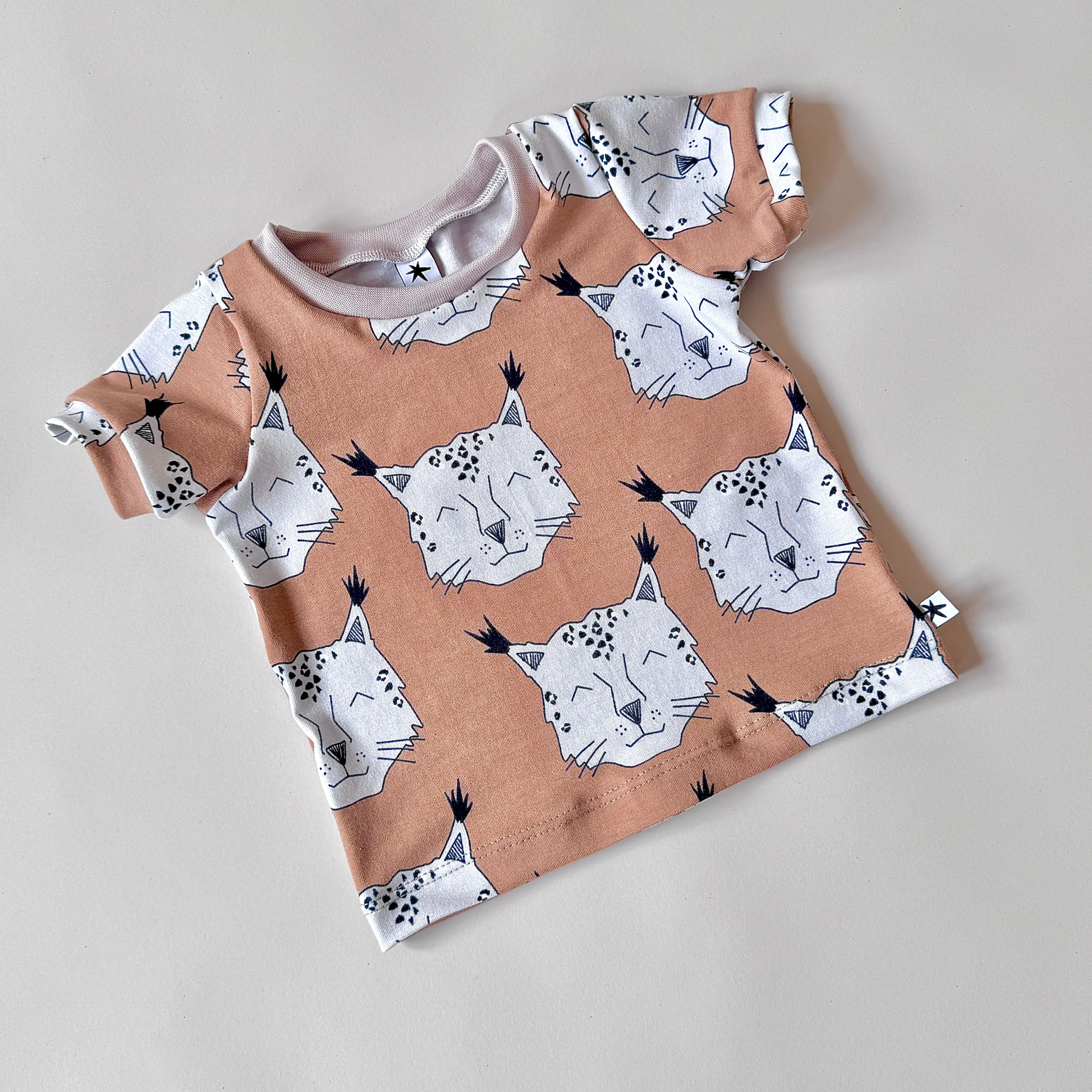 Lynx T-shirt - Long or Short Sleeve