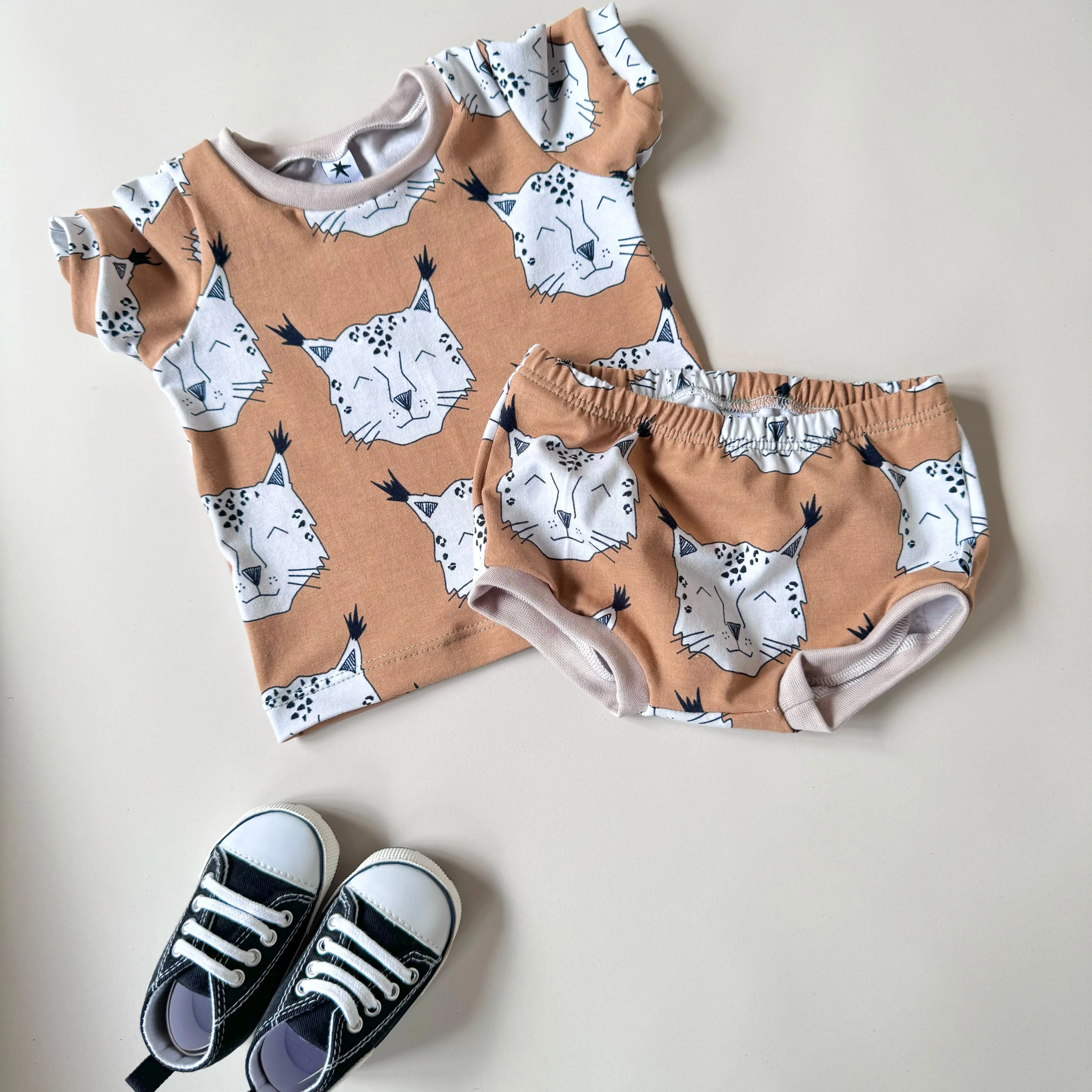 Lynx T-shirt - Long or Short Sleeve