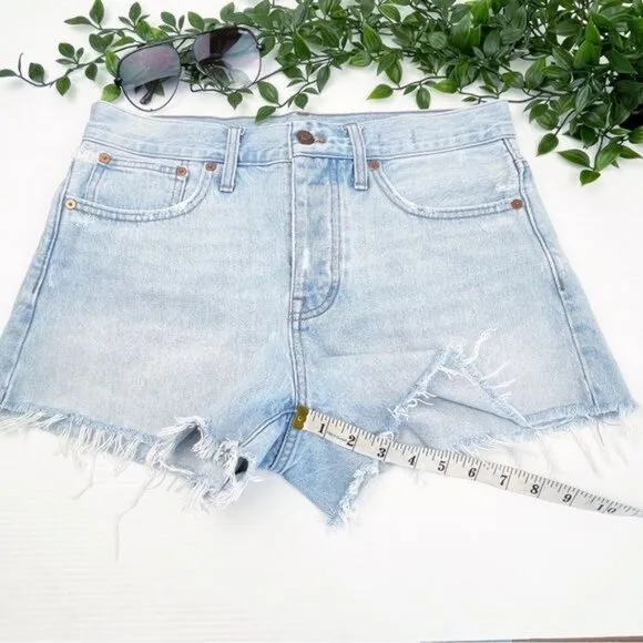 Madewell Relaxed Denim Shorts in Cedarcroft Wash 26