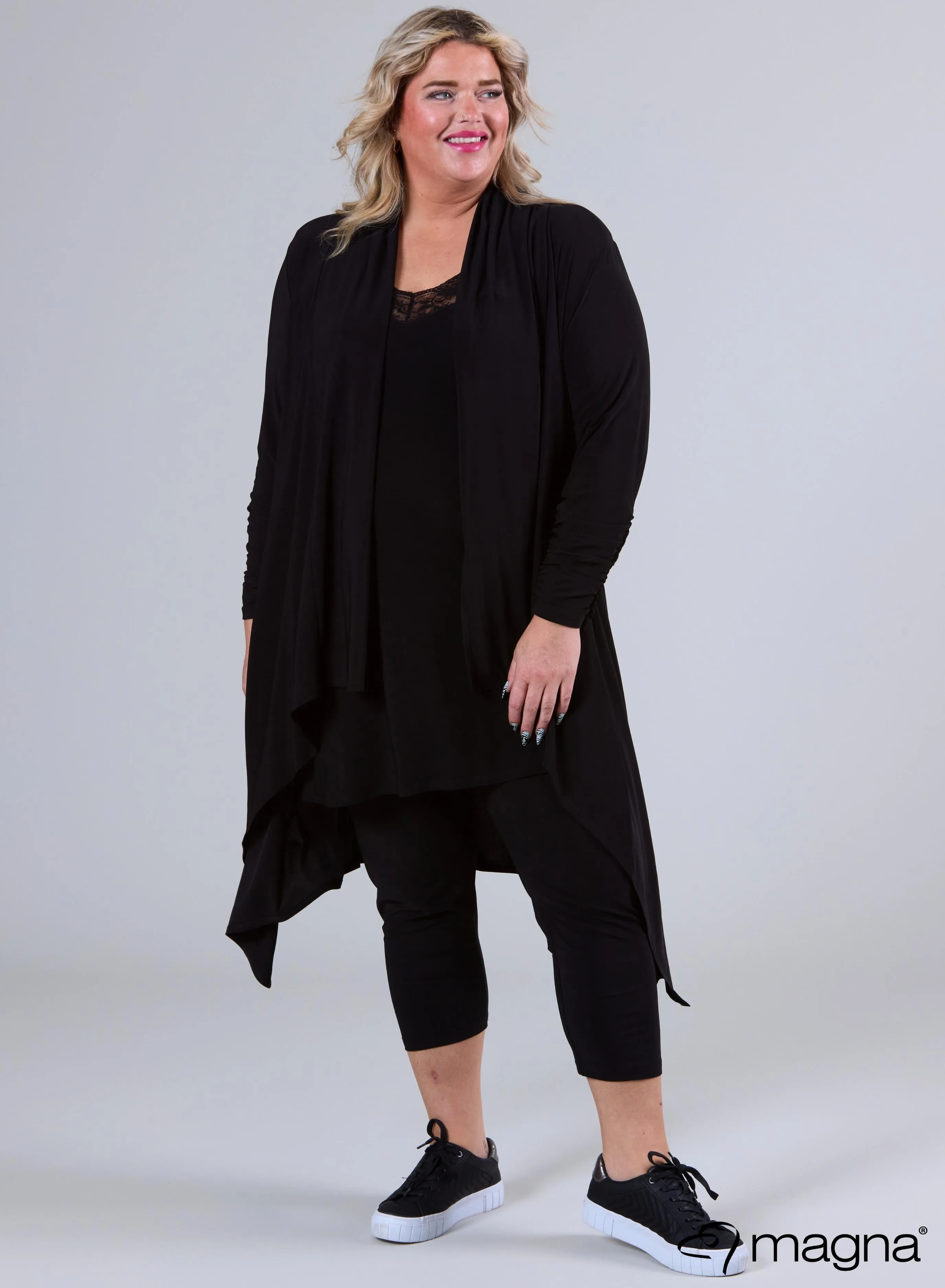 Magna Edgy Cardigan Black