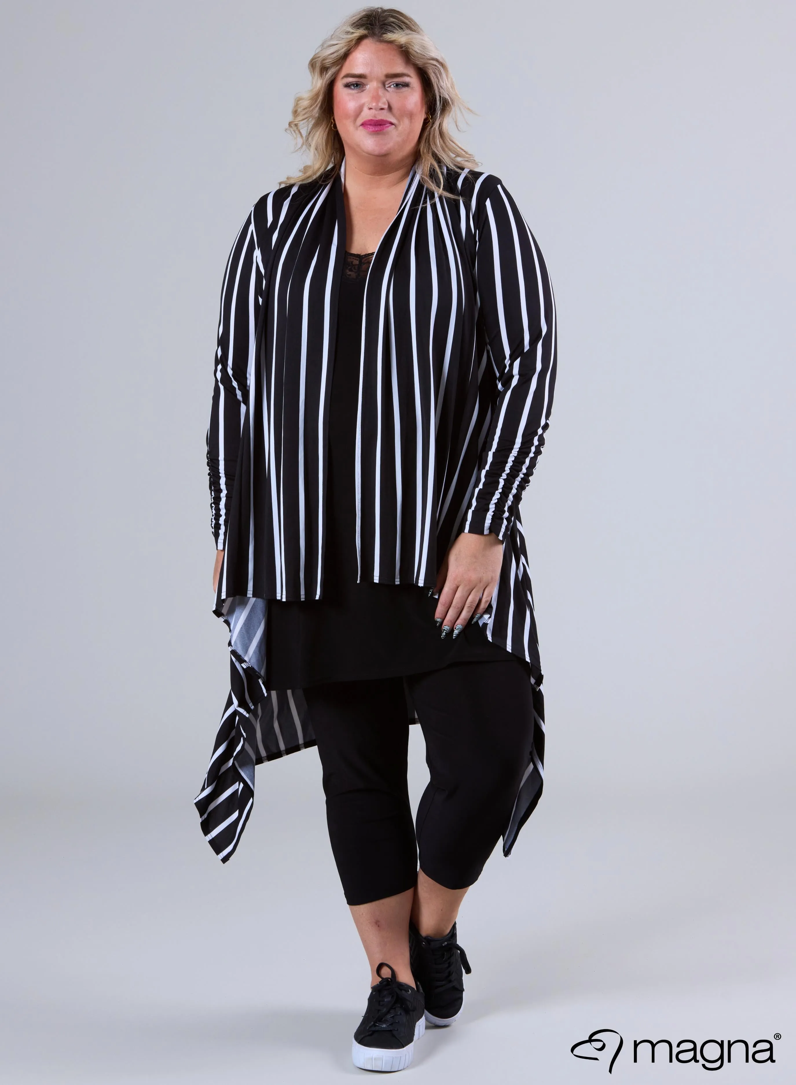 Magna Edgy Cover Print Wide Lines B/W