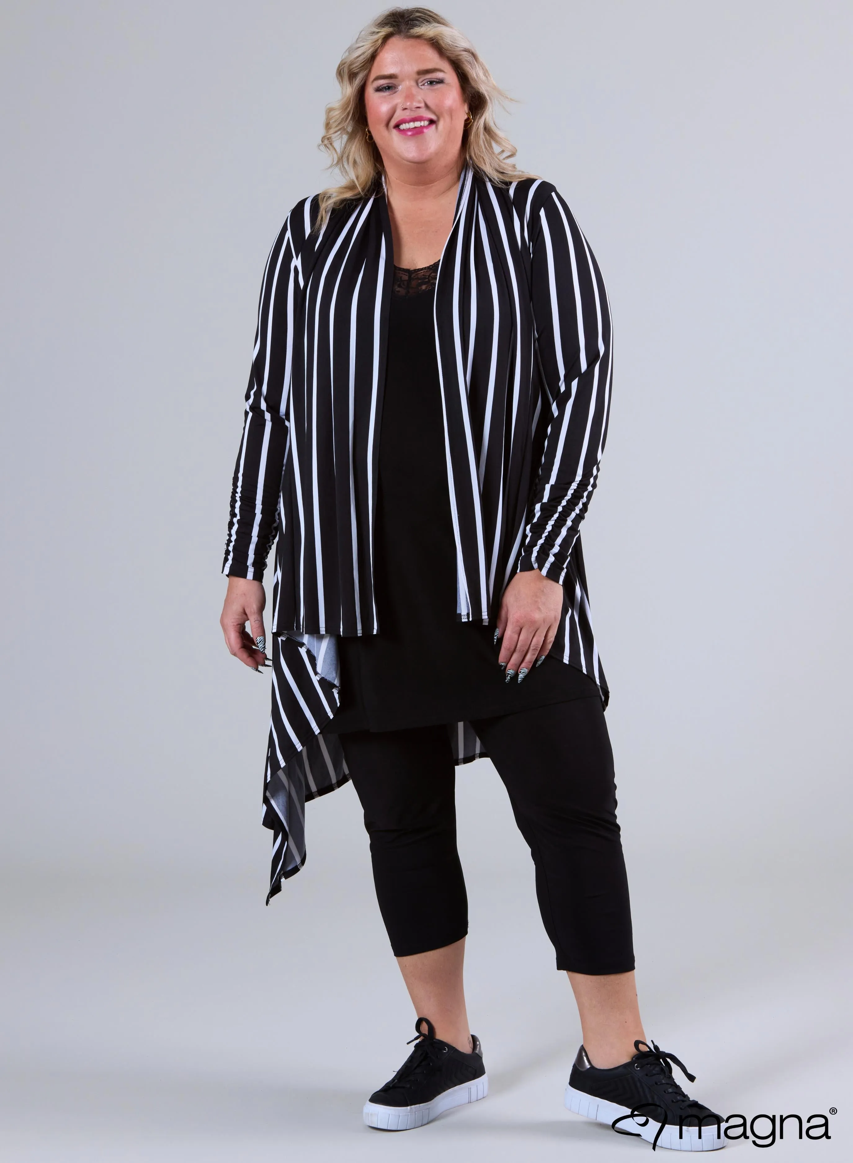 Magna Edgy Cover Print Wide Lines B/W
