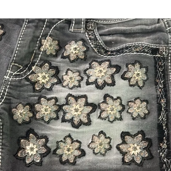 Miss Me Jean black washed, grayish shorts