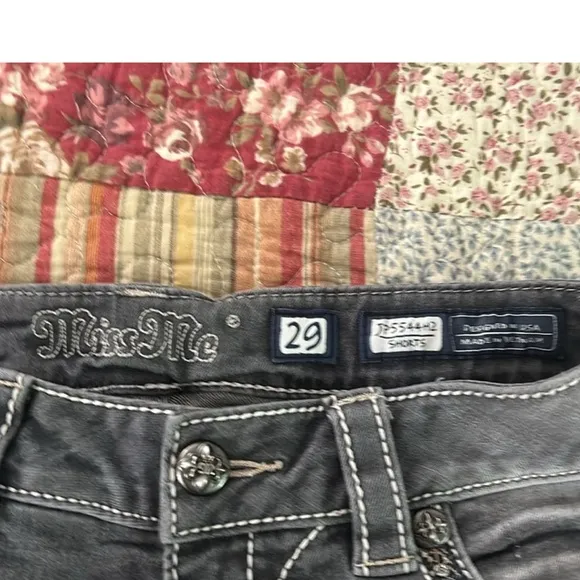 Miss Me Jean black washed, grayish shorts