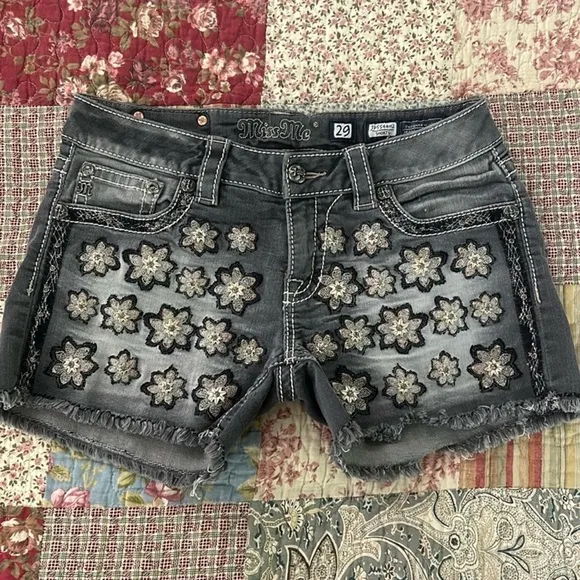 Miss Me Jean black washed, grayish shorts