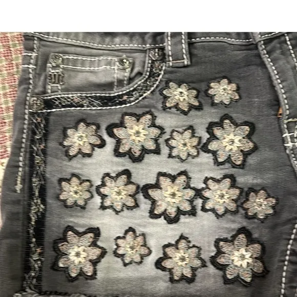 Miss Me Jean black washed, grayish shorts