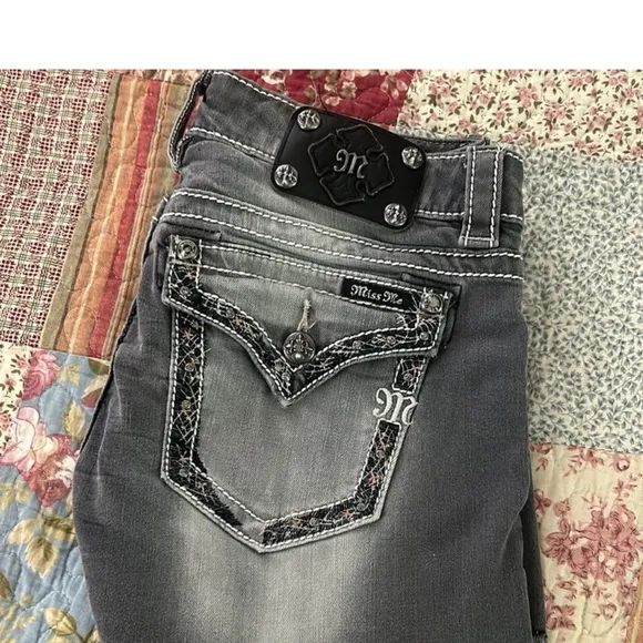 Miss Me Jean black washed, grayish shorts