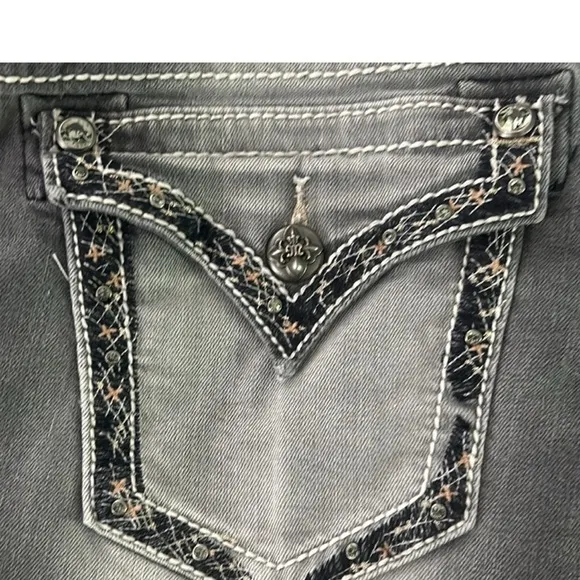 Miss Me Jean black washed, grayish shorts