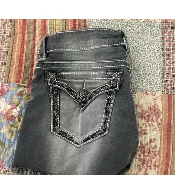 Miss Me Jean black washed, grayish shorts