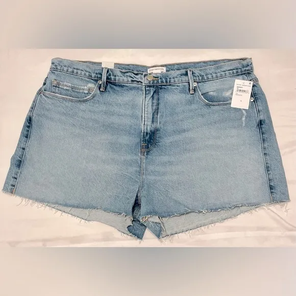 NEW GOOD AMERICAN - High Waist Shorts Plus Size