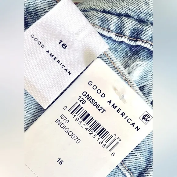 NEW GOOD AMERICAN - High Waist Shorts Plus Size