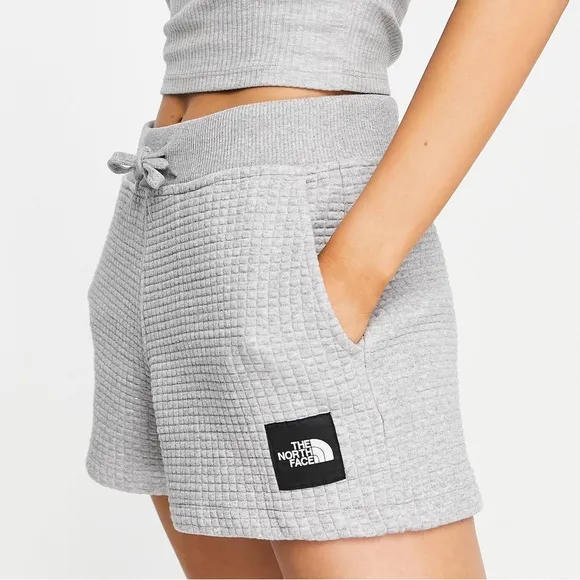 New Women’s The North Face Mhysa Quilted Shorts in Gray!!🔥🔥🔥