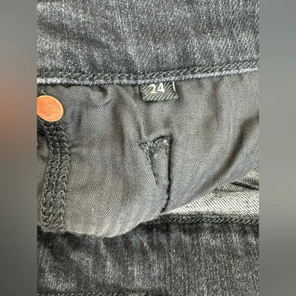 NWT 7 For all Mankind Monroe Jean Short in Eclipse Black sz 24 Stretch Denim