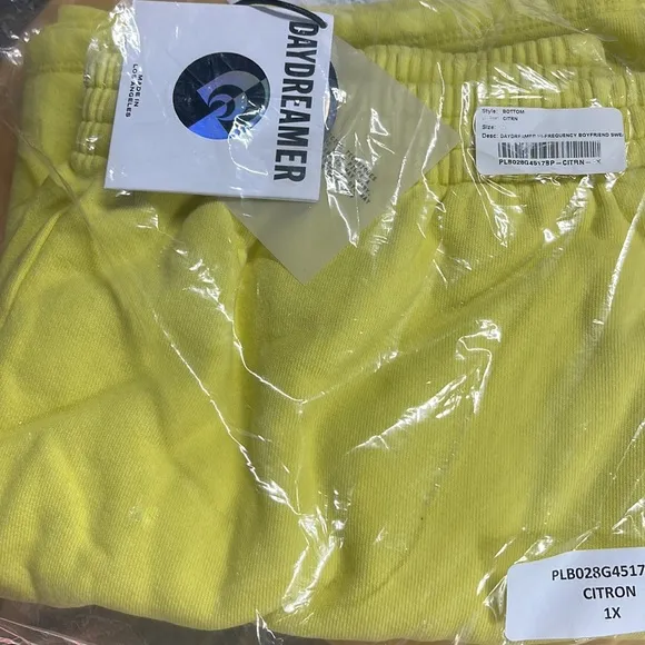 NWT DAYDREAMER  Ransom Note Hi-Frequency Boyfriend Sweat Shorts in Citron 1X