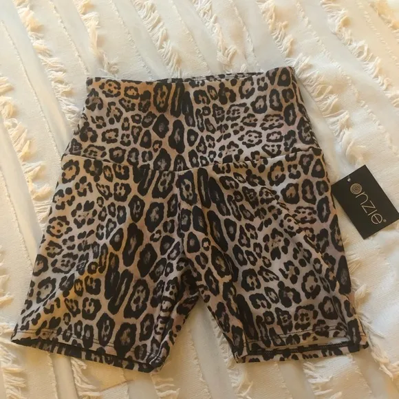 NWT Onzie High Rise 5” Biker Short in Leopard Print Size XS Athleisure Shorts