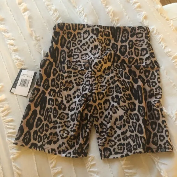 NWT Onzie High Rise 5” Biker Short in Leopard Print Size XS Athleisure Shorts