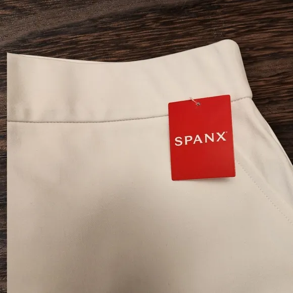 SPANX On The Go High Waist White Stretchy Shorts Tailored Fit Size L NWT