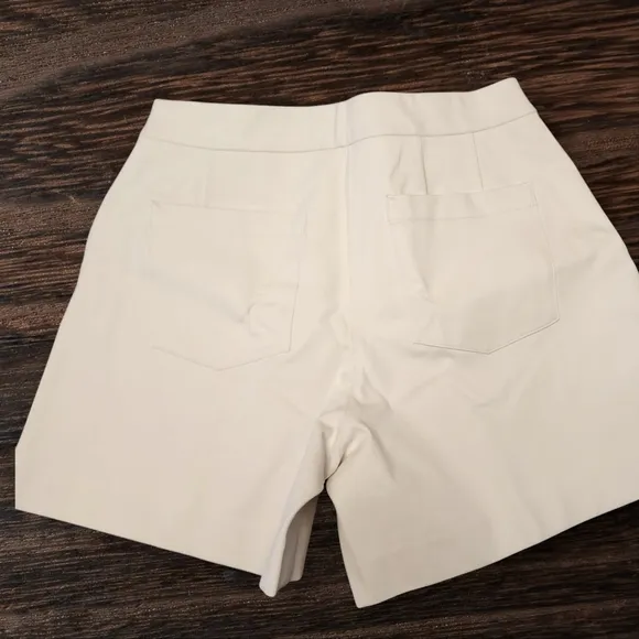SPANX On The Go High Waist White Stretchy Shorts Tailored Fit Size L NWT