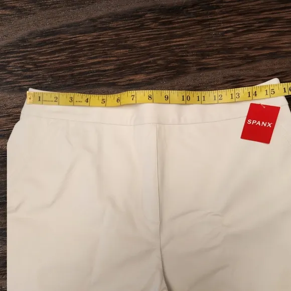 SPANX On The Go High Waist White Stretchy Shorts Tailored Fit Size L NWT