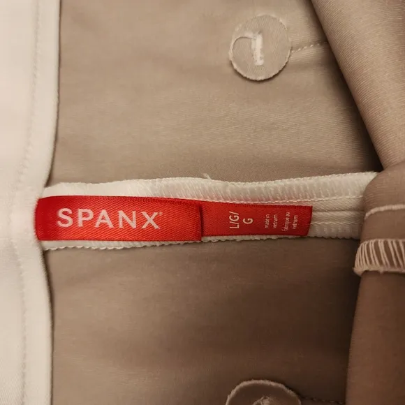 SPANX On The Go High Waist White Stretchy Shorts Tailored Fit Size L NWT