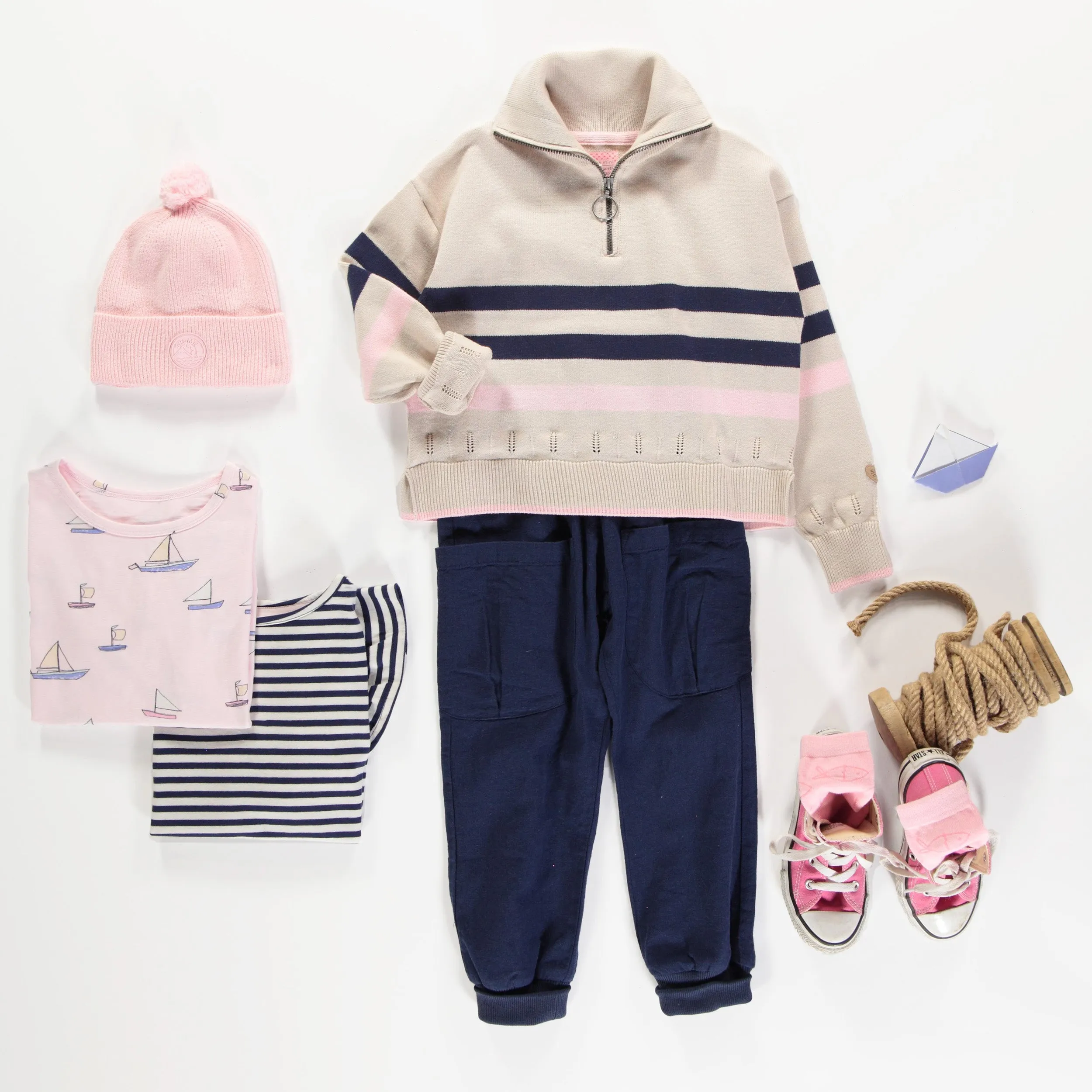 T-shirt à manches courtes rose pâle à motif de voiliers, enfant || Light pink short sleeves t-shirt with sailboat print, child
