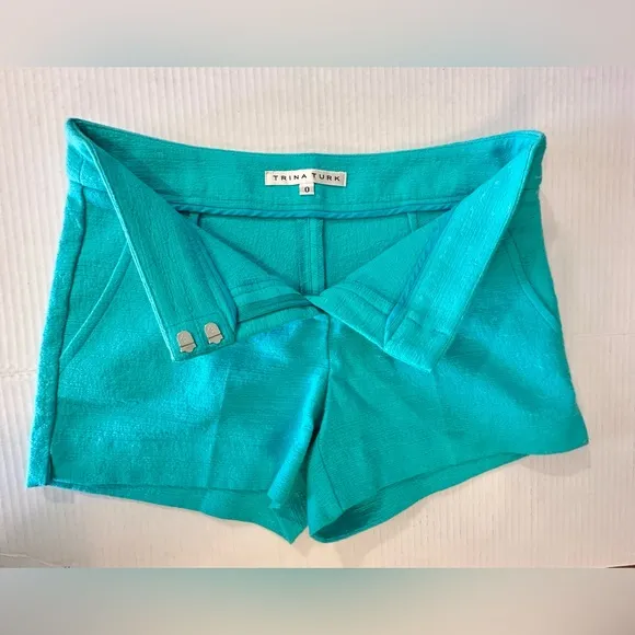 TRINA TURK Oceano Color Stretch Fabric Hook And Zip Close Shorts Size 0 NWOT