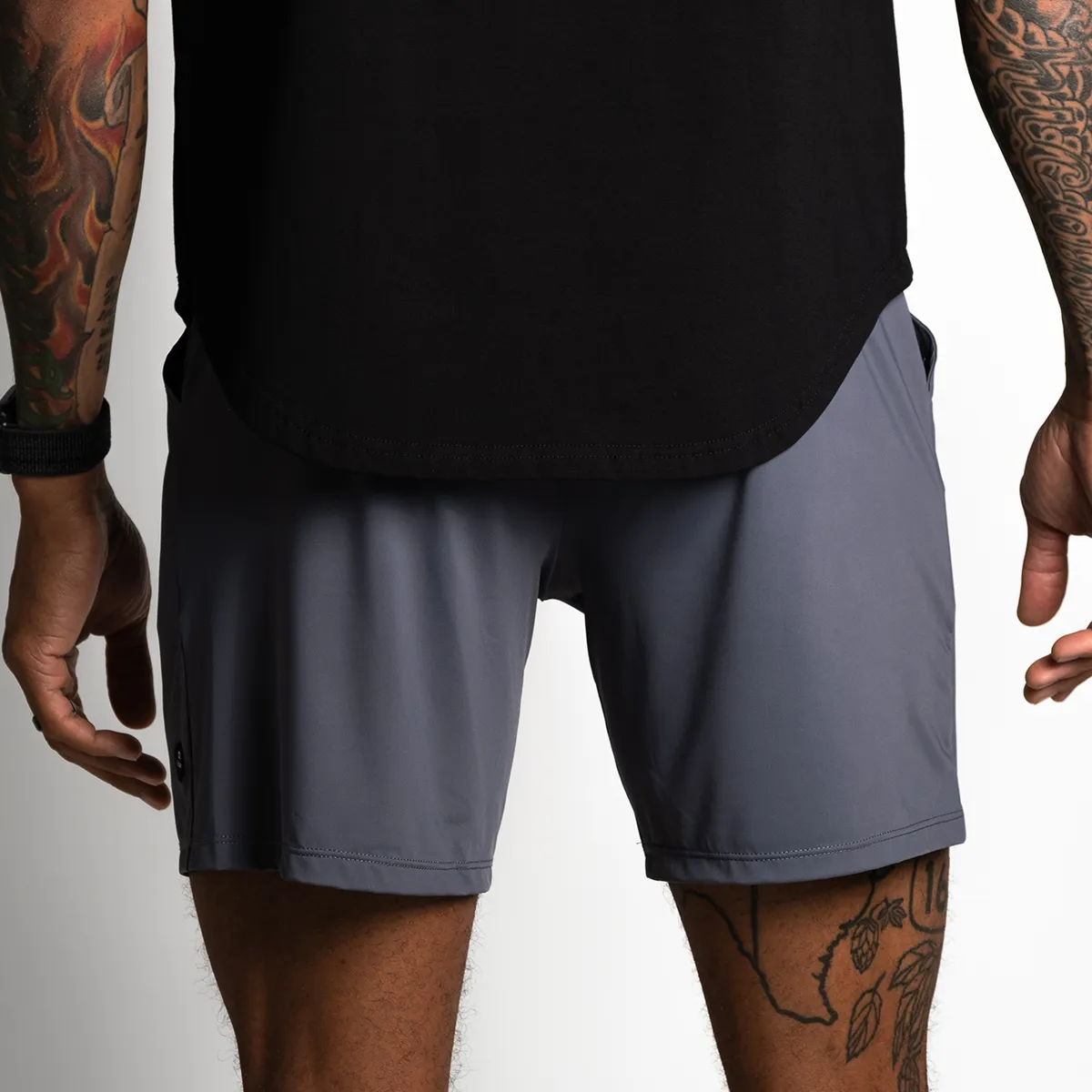VERSA SHORTS - GRAPHITE